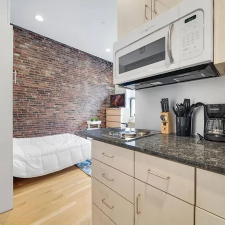 Simple Furnished Studio In The Heart Of Boston Exterior photo